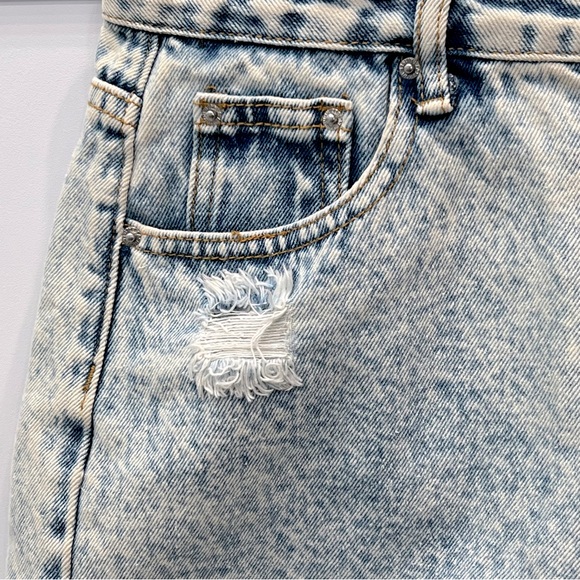 SHEIN Women’s Distressed Denim Shorts Sz L - Picture 2 of 8
